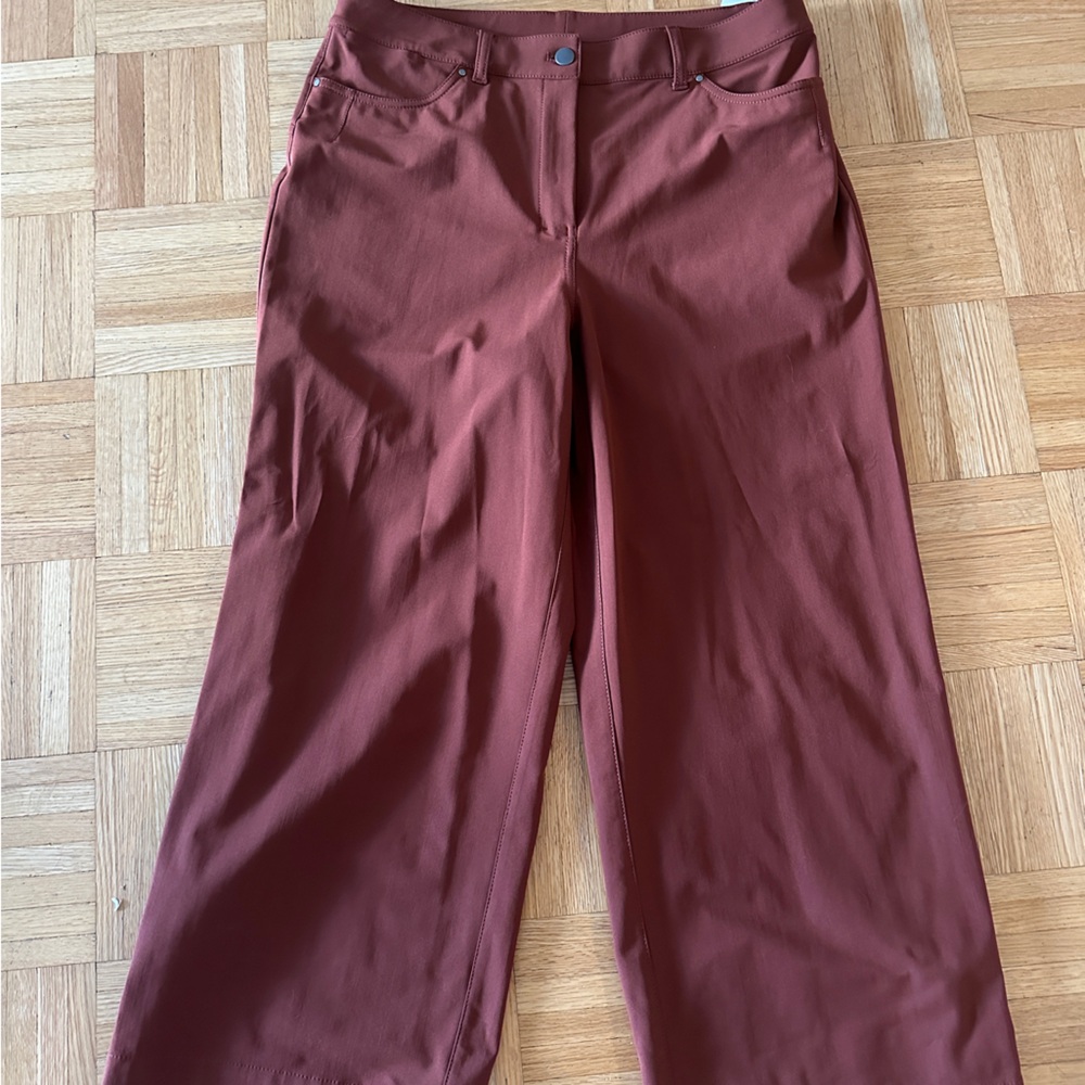 Lululemon city sleek 5 pkt wide leg pant.